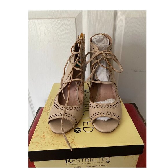 RESTRICTED "Slow Motion" Southwestern Stacked wood wedge Heel Booties Ankle *8M* - Picture 3 of 7